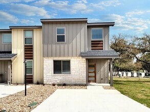 Building Photo - 528 Palmer Dr
