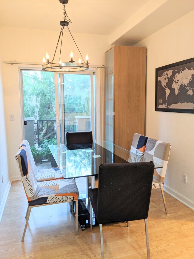 Comedor - 464 Tower Hill Ave