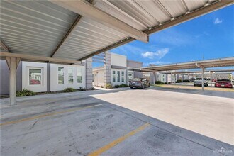 Building Photo - 13 S Dahlia St