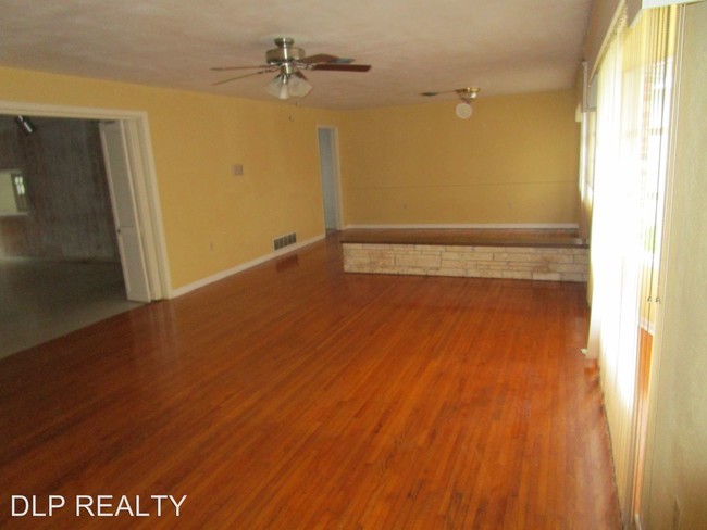 Building Photo - 124 Royal Palm Ave