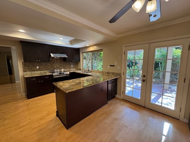 Foto del edificio - Charming 3Bd/2.5Ba w/Private Yard and New ...