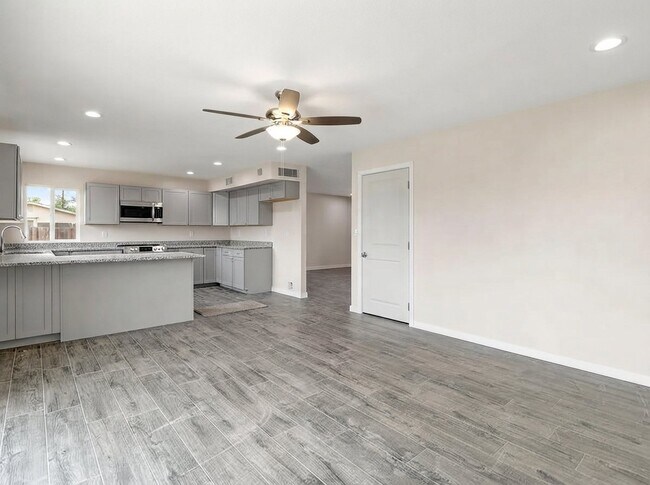 Foto del edificio - 3901 W Glenn Dr