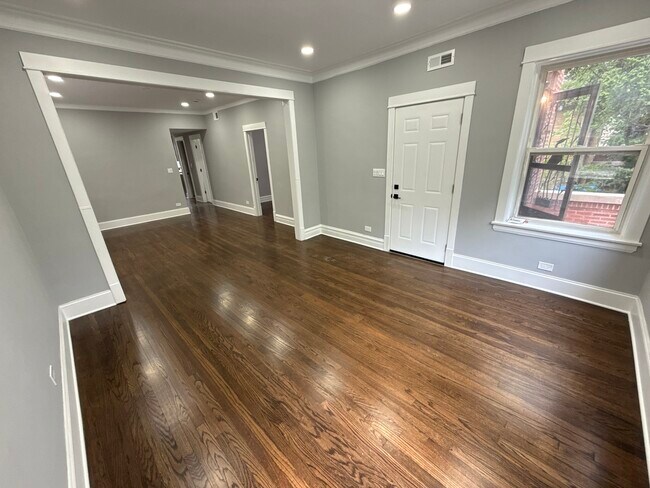 Foto del edificio - 2552 N Austin Ave