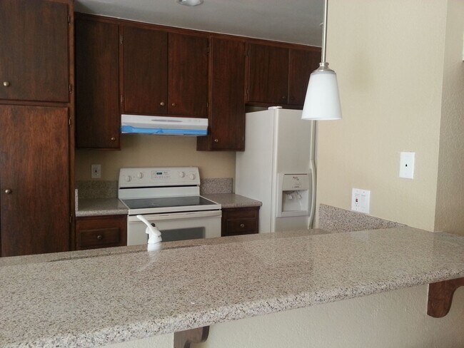 Foto del edificio - 2 bed/ 1 bath townhouse with garage in Santee