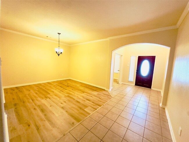 Foto del edificio - 1919 Spring Cliff Court