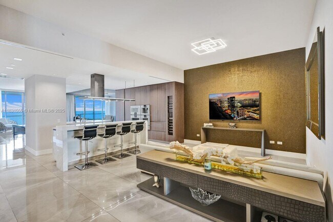 Building Photo - 18501 Collins Ave