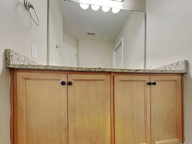 Building Photo - 1433 Ujamaa Dr