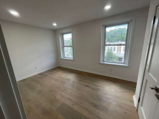Foto del edificio - Beautiful newly renovated 1-bedroom available