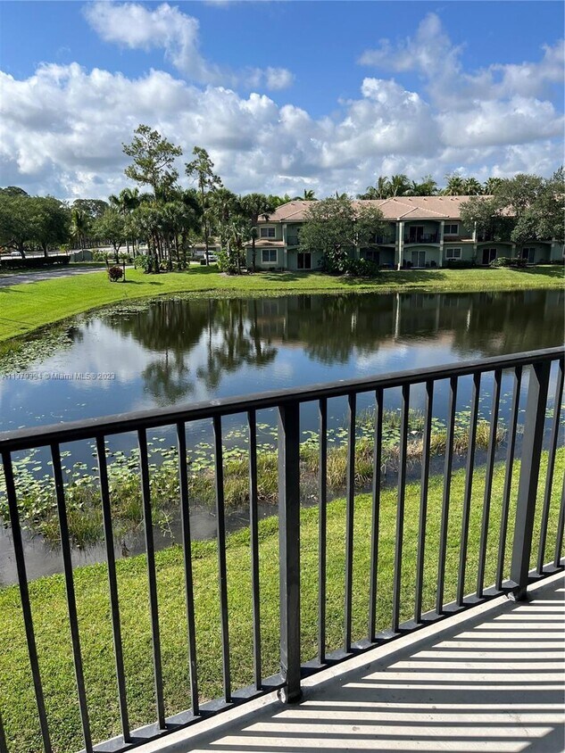 280 Crestwood Cir Unit 203, Royal Palm Beach, FL 33411 Apartment for
