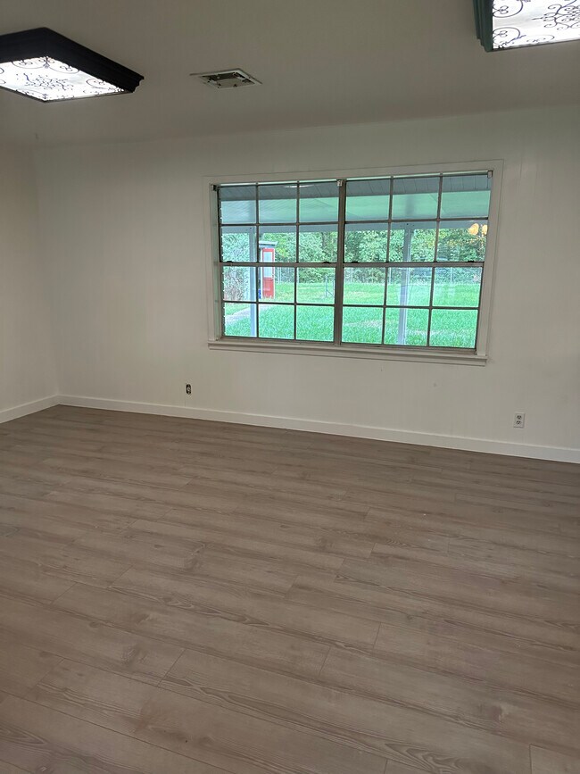 Building Photo - 104 Somerset Dr