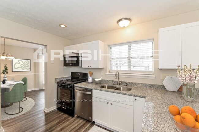 Foto del edificio - 1340 Birdsong Ln
