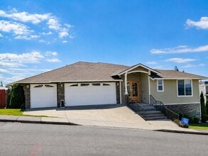 Building Photo - 8212 72nd Pl NE