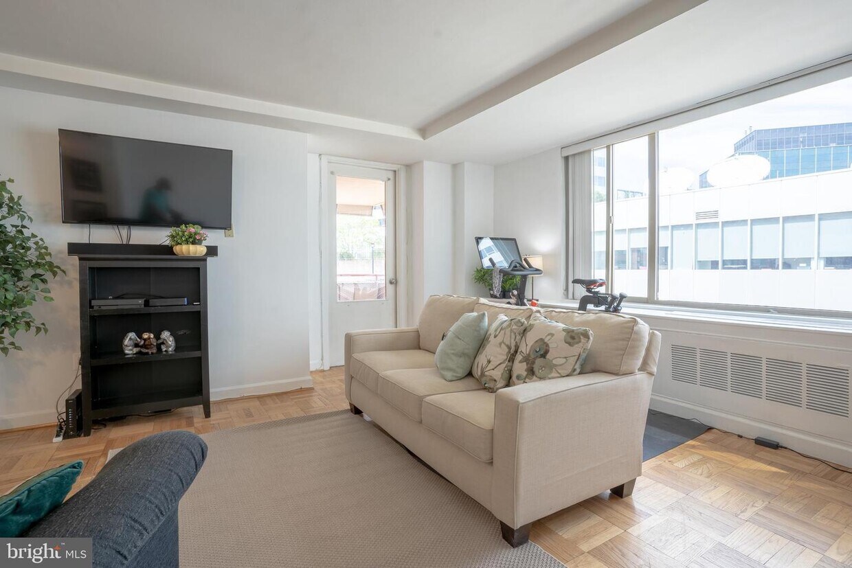 Foto principal - 1121 Arlington Blvd