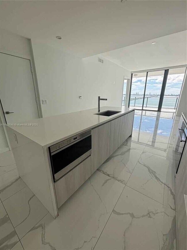 Foto del edificio - 480 NE 31st St