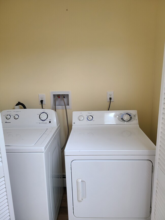 Bathroom laundry closet - 450A Avenue E