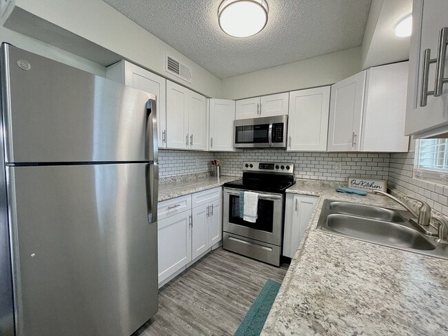 Interior Photo - Sora on Rose