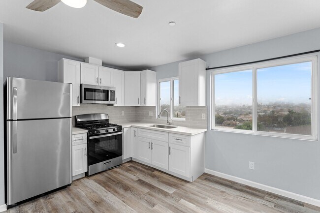 Building Photo - Stunning Remodeled 3-Bed, 3.5-Bath Home with Two Kitchens & Expansive Private Driveway in La Mesa!