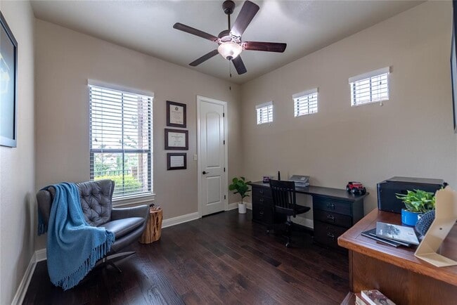 Foto del edificio - 407 Indianwood Dr