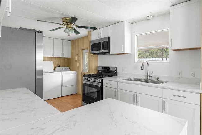 Foto del edificio - 7305 Score St