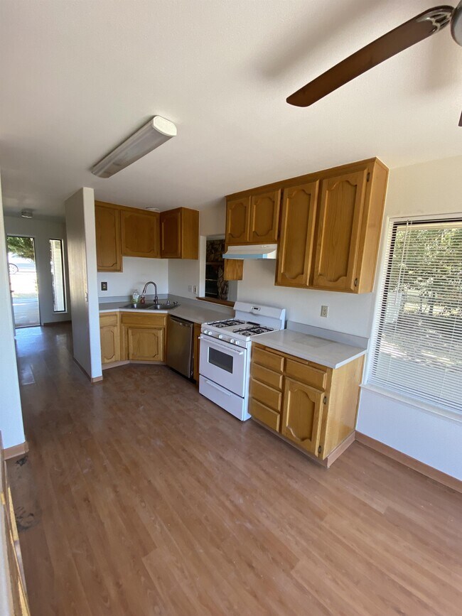 Building Photo - 22916 Monroe Ln