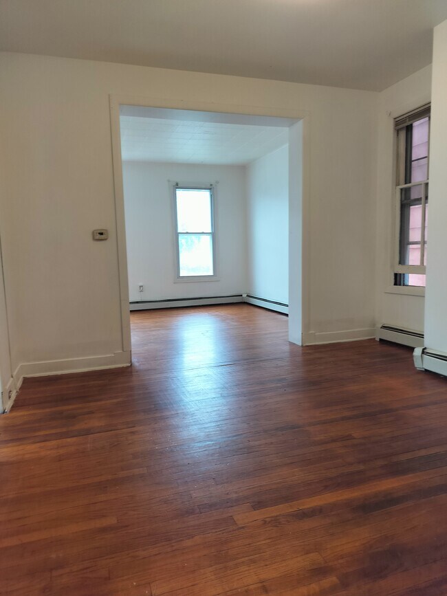 Foto del edificio - 73 Rensselaer Ave