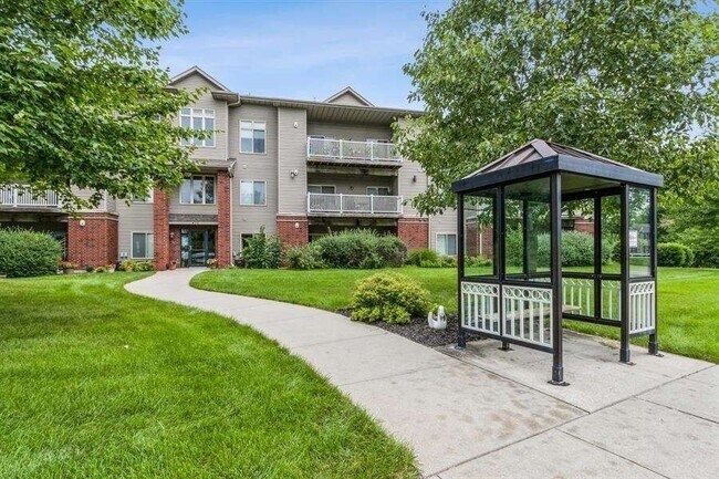 Exterior 2 - 420 N 1st Ave