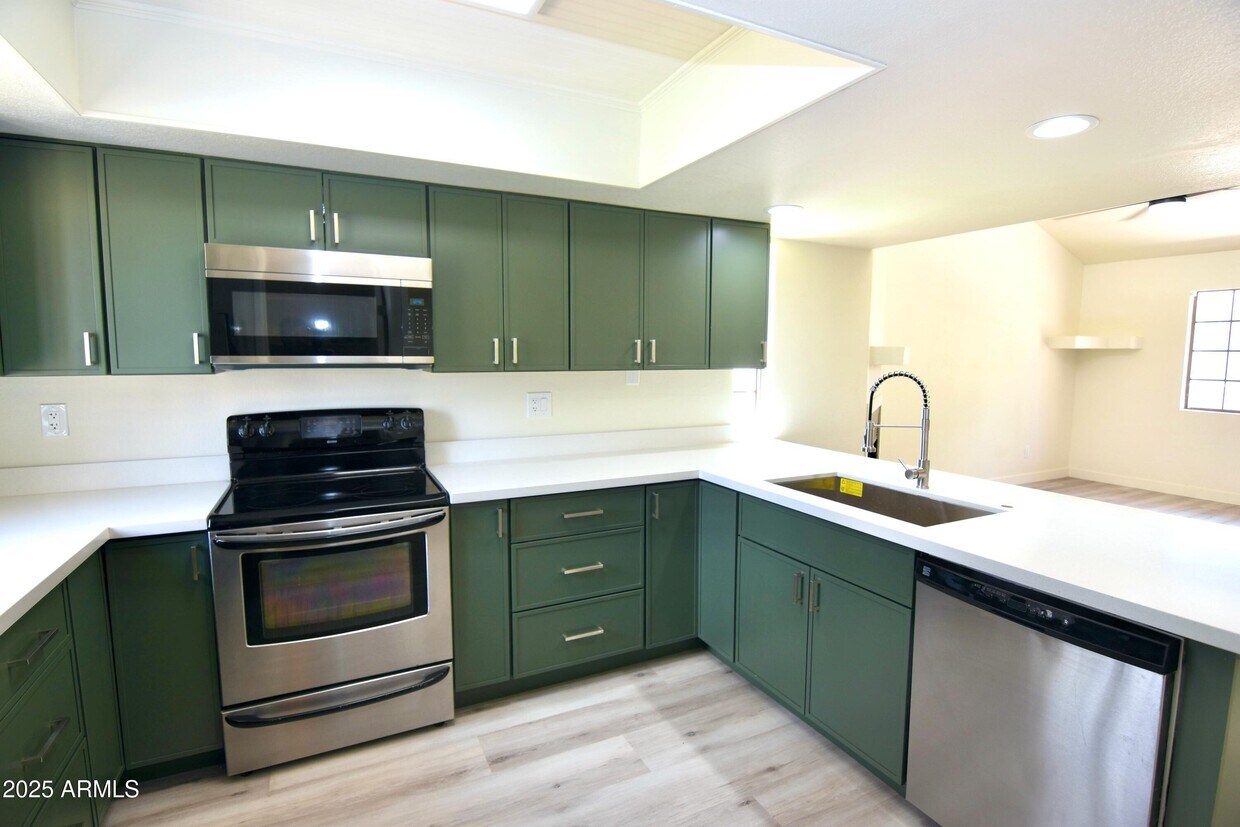 Foto principal - 2020 W Union Hills Dr