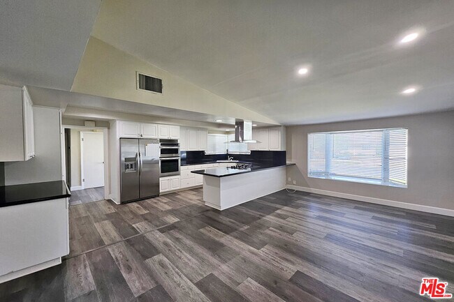 Building Photo - 23526 Dolorosa St