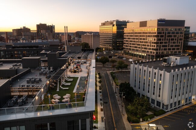 Building Photo - The Mason at City Crossing