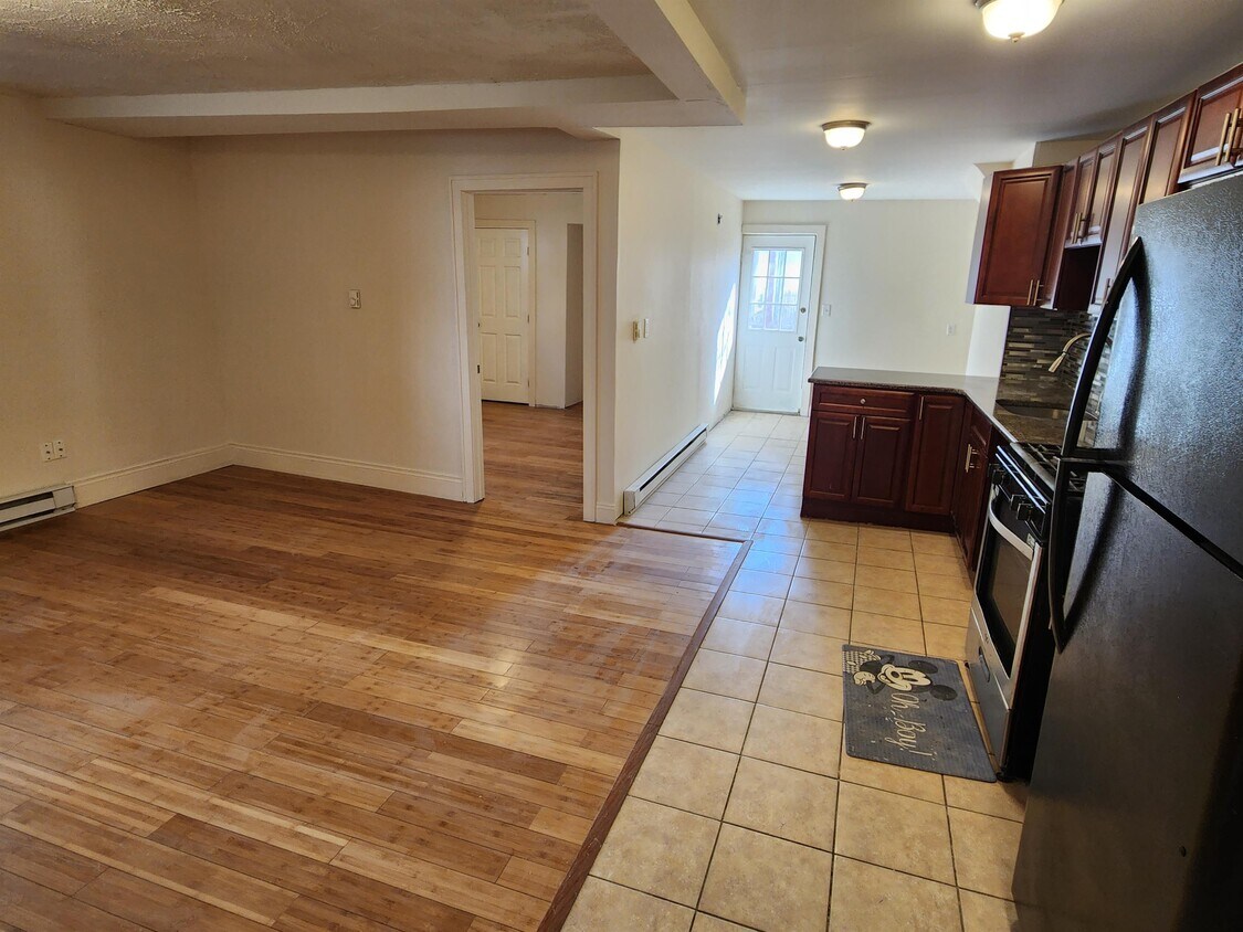 Primary Photo - 205-207 S Hyde Park Ave