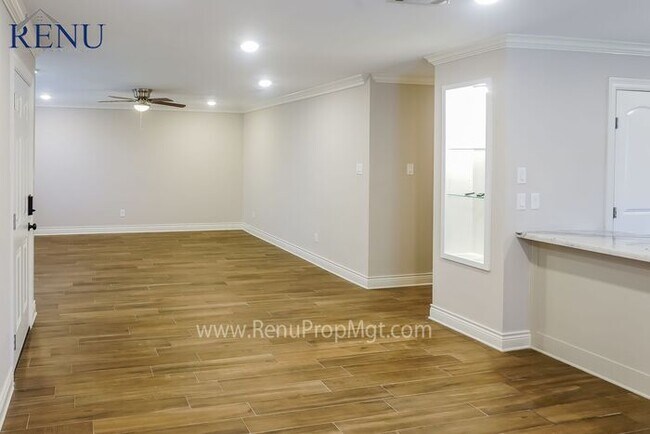 Building Photo - AVAILABLE NOW! Spacious 4 Bedroom House in...