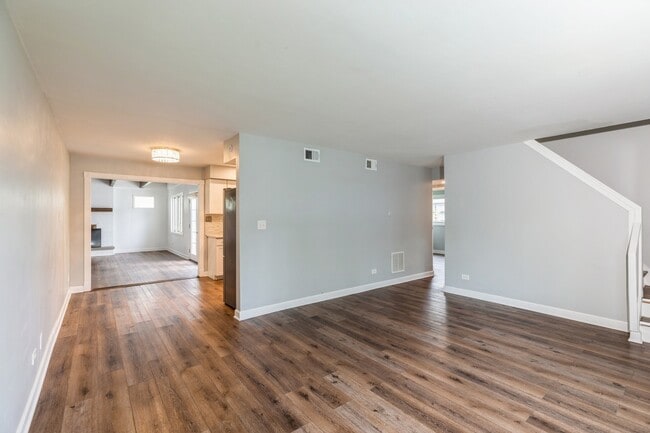 Building Photo - 433 Wildwood Dr