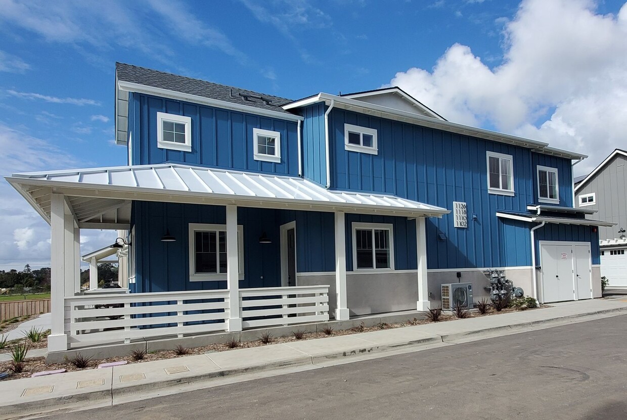 Foto principal - Beautiful Townhome off of Orcutt Rd w/ AC!