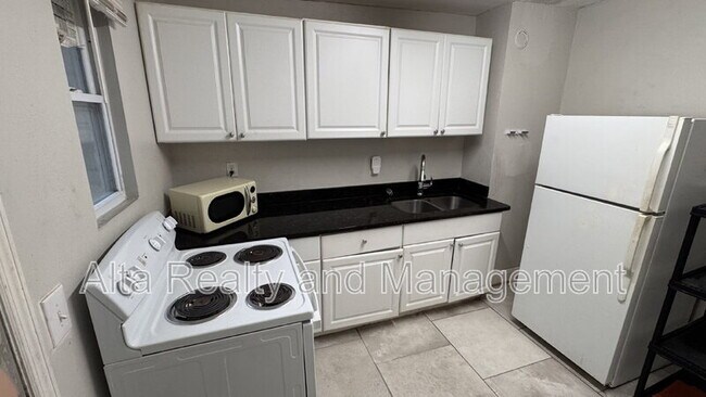 Foto del edificio - 1245 W 30th St