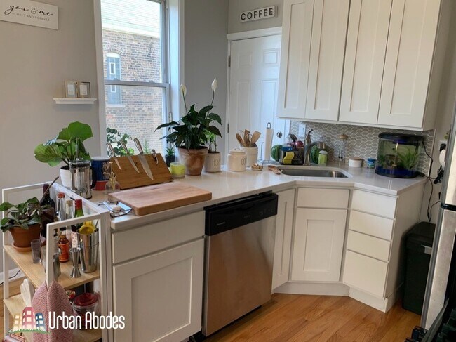 Foto del edificio - 1248 N Greenview Ave