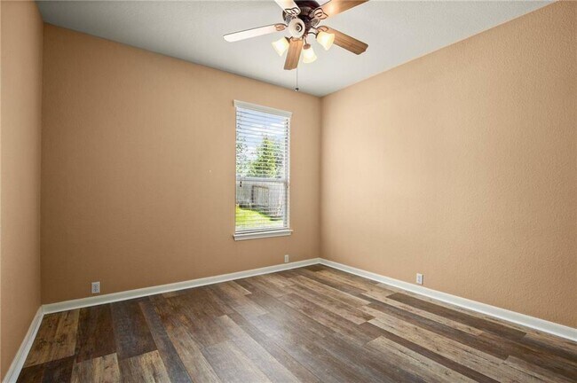 Foto del edificio - 717 Adler Falls Ln
