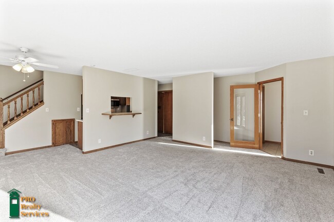 Foto del edificio - 3 bedroom Townhome in Inver Grove Heights