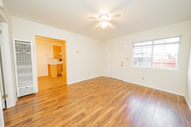 Foto del edificio - 1215 E 5th St