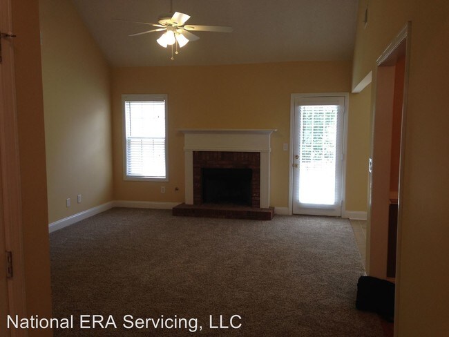 Building Photo - 1553 Queen Elizabeth Dr