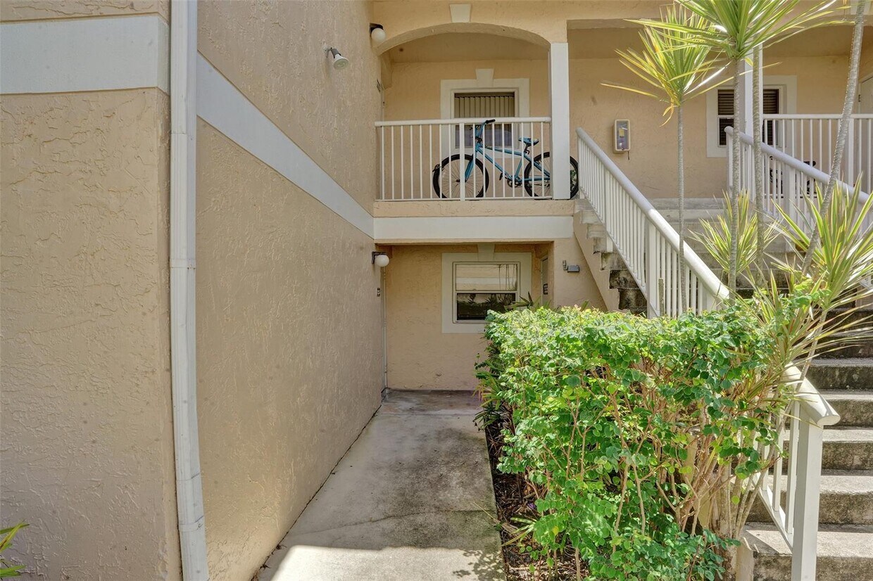 Foto principal - 12215 Royal Palm Blvd