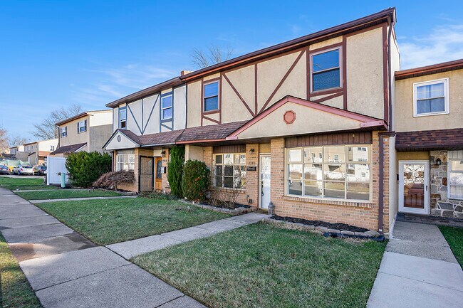 Building Photo - 2280 Suzann Dr