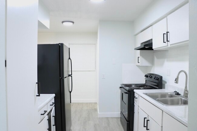 Building Photo - Oakdale Townhome Apartments