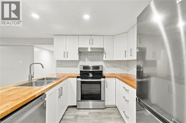 Building Photo - 1052 Fennell Ave E