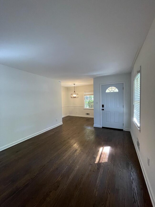 Foto del edificio - 3040 Remington St
