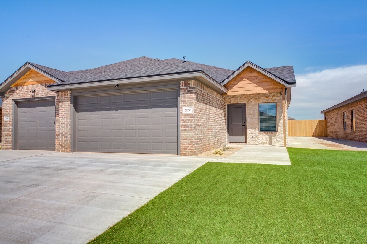 Primary Photo - Brand New 3 Bedroom Townhome in Escondido ...