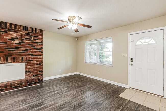 Foto del edificio - 3702 Blue Creek Ct