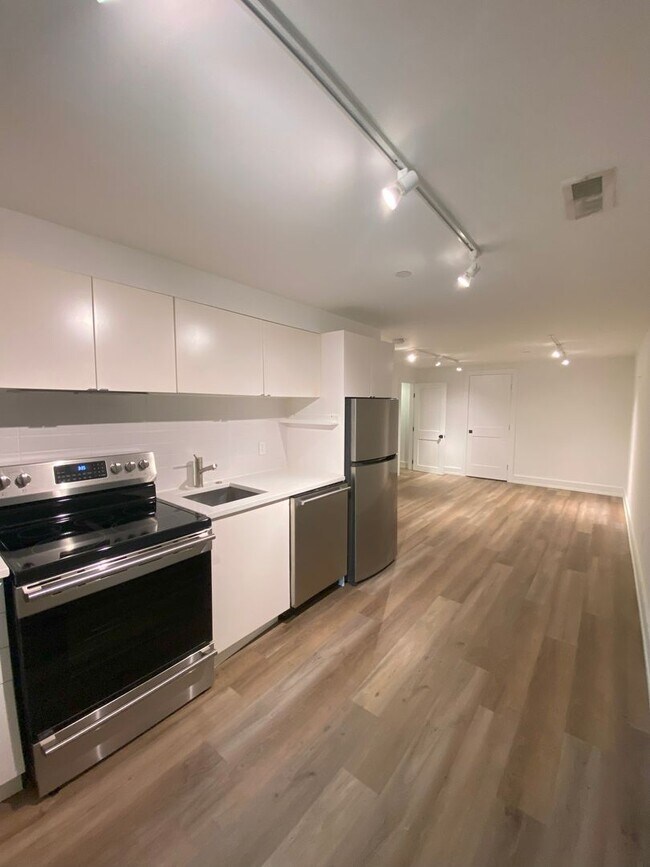 Building Photo - Modern Petworth 2-Bed/Bath with Outdoor Sp...