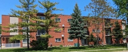 Building Photo - 830 Wellington St