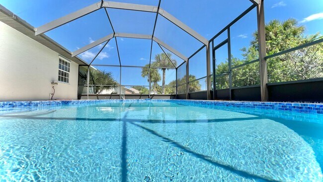 Foto del edificio - 3 BR , 2 Bath Annual Screened Pool Home Available