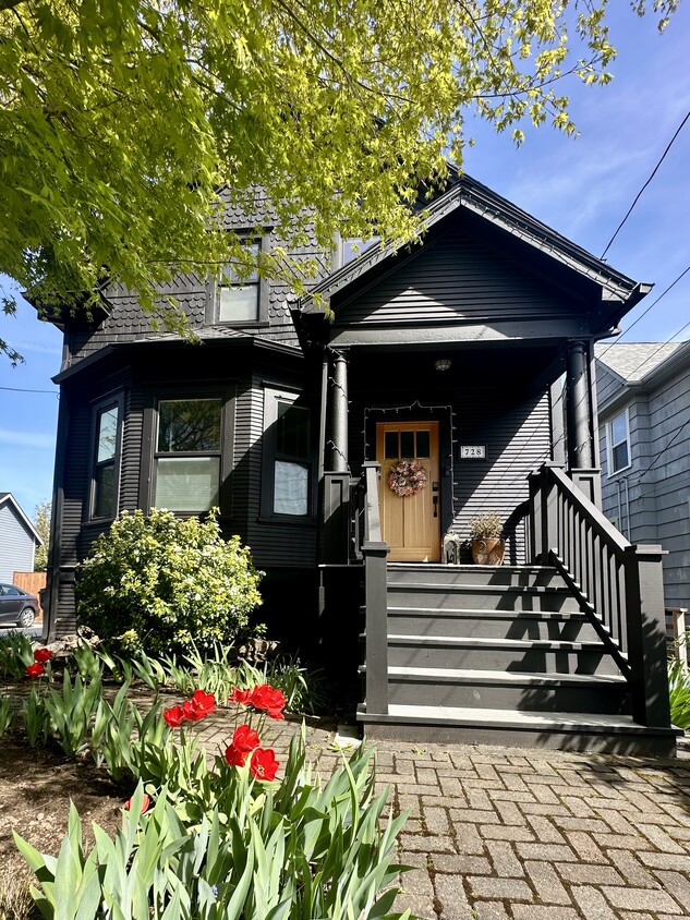 Primary Photo - 728 SE 30th Ave